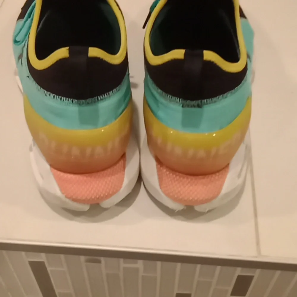Shoes - Picture 2 of 4